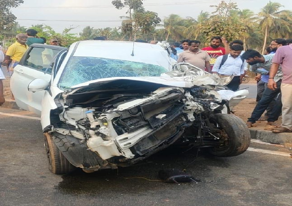ಬೈಂದೂರು: ಕಾರು – ಟ್ರಕ್ ನಡುವೆ ಭೀಕರ ಅಪಘಾತ – ಇಬ್ಬರು ಸ್ಥಳದಲ್ಲೇ ಸಾವು, ಹಲವರಿಗೆ ಗಾಯ - News Karnataka
