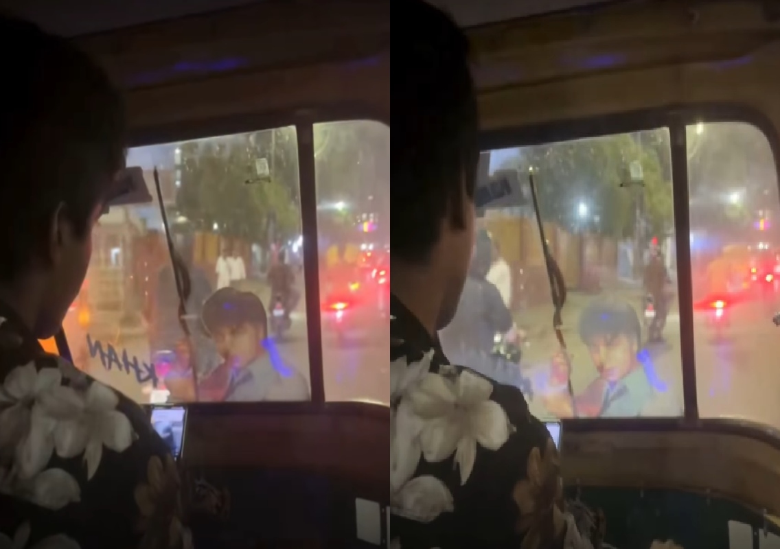 ಆಟೋ ಚಾಲಕನ ರೀಲ್ಸ್ ಗೀಳು: ಚಲಿಸುವ ಆಟೋದಲ್ಲೇ ಮೊಬೈಲ್ ವೀಕ್ಷಣೆ! - News Karnataka