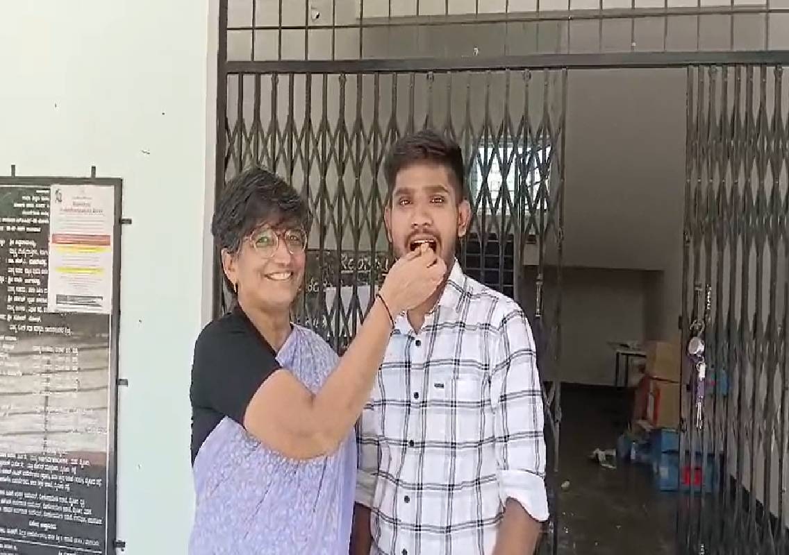 ಶ್ರವಣ ದೋಷವಿದ್ದರೂ ದ್ವಿತೀಯ ಪಿಯುಸಿ ಪರೀಕ್ಷೆಯಲ್ಲಿ ಅತ್ಯುನ್ನತ ಸಾಧನೆ - News Karnataka