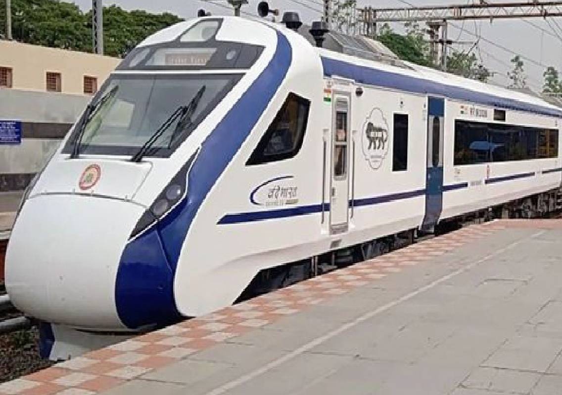 ಬೆಂಗಳೂರಿಗೆ ಬರುತ್ತಿದ್ದ ವಂದೇ ಭಾರತ್ ರೈಲಿಗೆ ಕಲ್ಲು ತೂರಾಟ! - News Karnataka