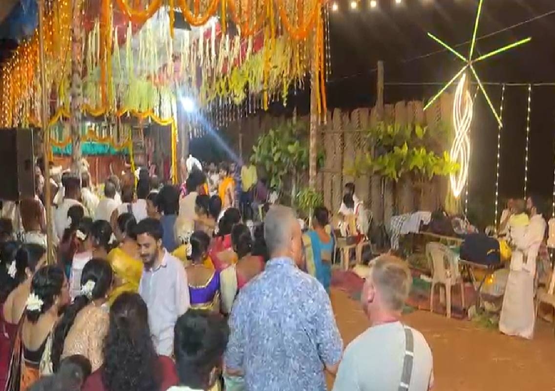 ಉಡುಪಿ: ಕಾಪುವಿನಲ್ಲಿ ನಡೆದ ದೈವದ ಆರಾಧನೆ ವೀಕ್ಷಿಸಲು ವಿದೇಶಿಯರ ದಂಡು! - News Karnataka