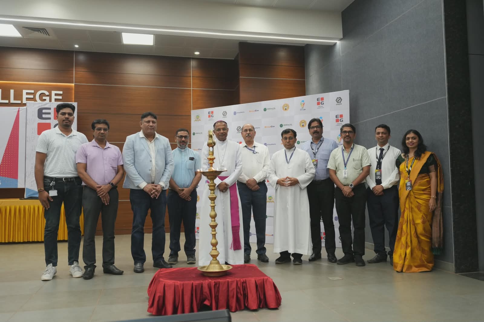 ಎಸ್.ಜೆ.ಇ.ಸಿಯಲ್ಲಿ “ಹ್ಯಾಕ್ ಟು ಫ್ಯೂಚರ್ 4.0” ಭವ್ಯವಾಗಿ ಉದ್ಘಾಟನೆ - News Karnataka