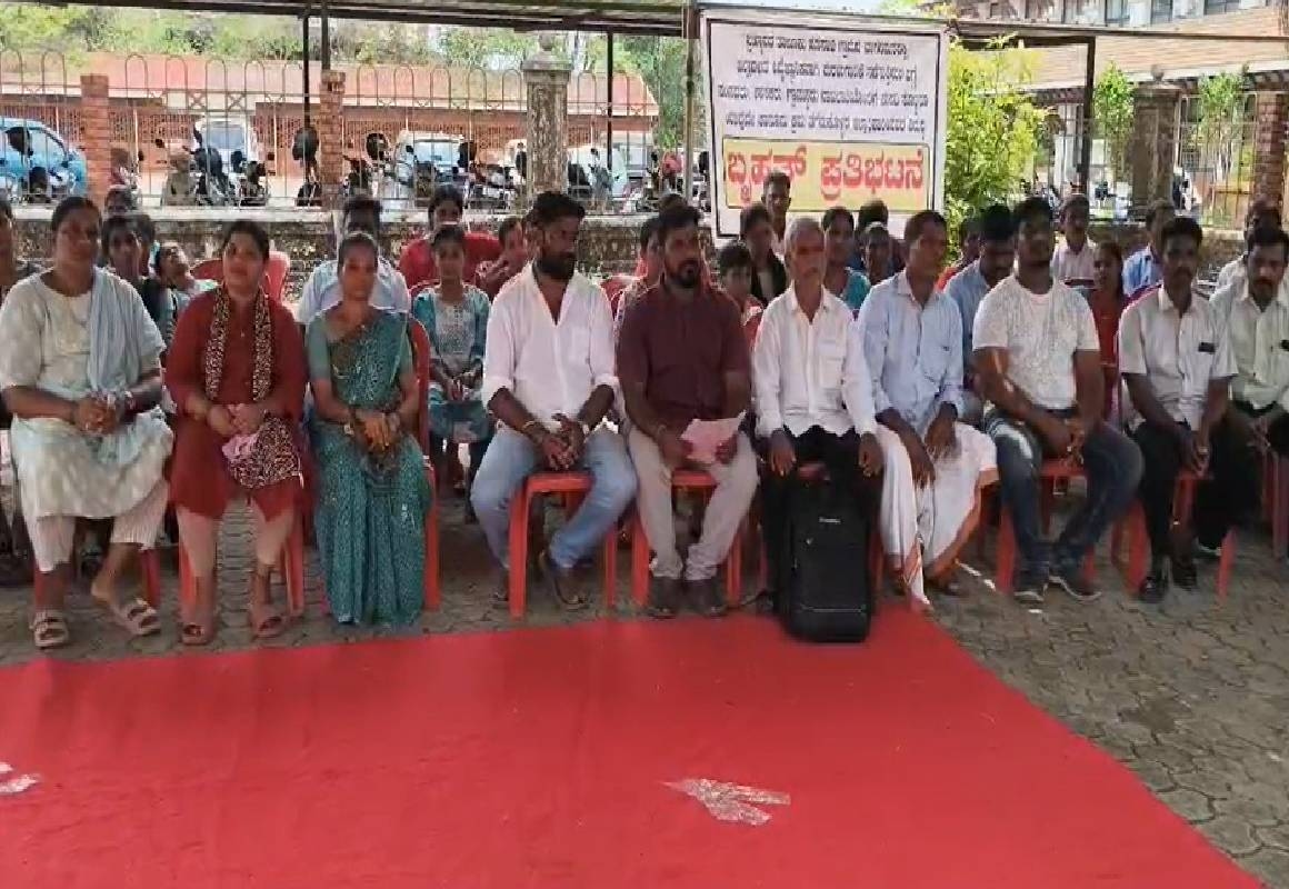 ನಾಗರಮಠ ಅವೈಜ್ಞಾನಿಕ ಅಕ್ರಮ ಮರಳುಗಾರಿಕೆ ವಿರುದ್ಧ ಗ್ರಾಮಸ್ಥರ ಪ್ರತಿಭಟನೆ - News Karnataka