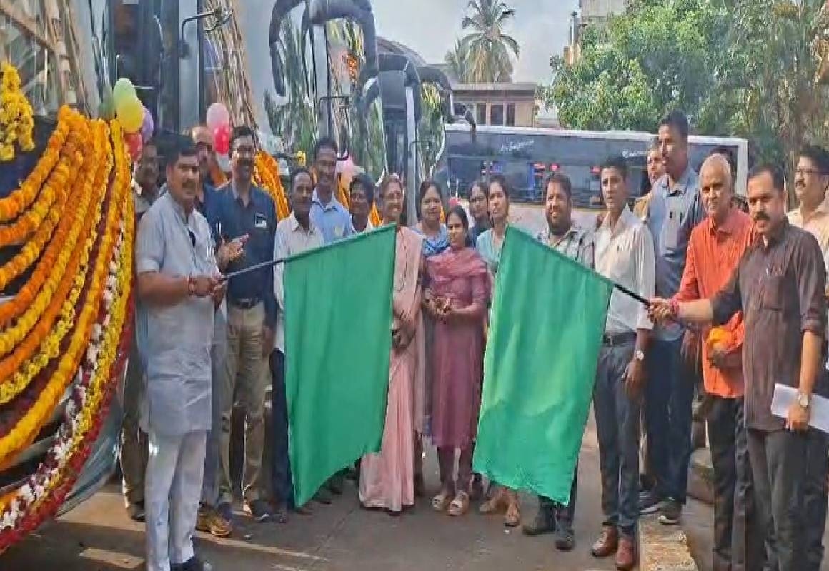 ಎರಡು ಕಿಮೀ ಚಾಲನೆ ಮೂಲಕ ಮಂಗಳೂರು–ಮಂತ್ರಾಲಯ ಕೆಎಸ್ಆರ್ಟಿಸಿ ಪಲ್ಲಕ್ಕಿ ಸ್ಲೀಪರ್ ಬಸ್ಗೆ ಶಾಸಕ ವೇದವ್ಯಾಸ ಕಾಮತ್ ಚಾಲನೆ - News Karnataka