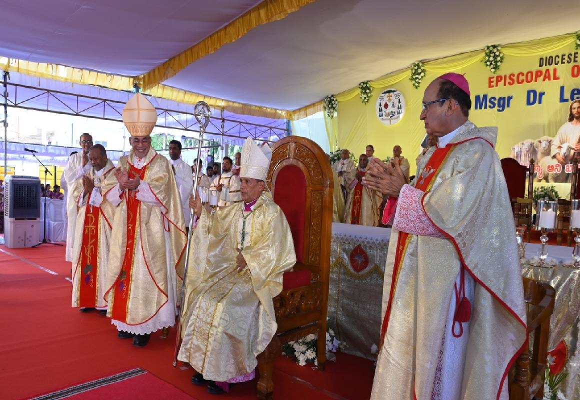 ಉಡುಪಿ ಧರ್ಮ ಪ್ರಾಂತ್ಯದ ನೂತನ ಧರ್ಮಾಧ್ಯಕ್ಷರಾಗಿ ಡಾ. ಲೆಸ್ಲಿ ಕ್ಲಿಫರ್ಡ್ ಡಿಸೋಜಾ ಪೀಠಾರೋಹಣ - News Karnataka
