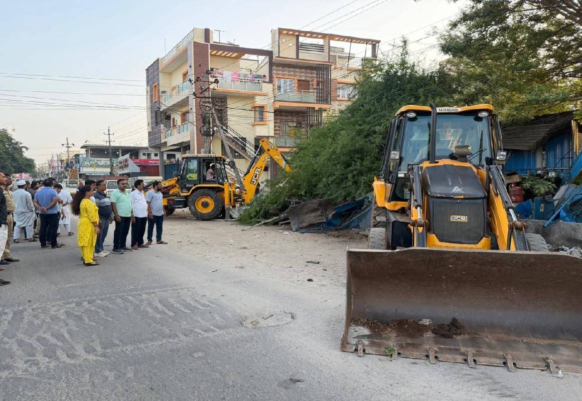 ಮೈಸೂರು ಅಭಿವೃದ್ಧಿ ಪ್ರಾಧಿಕಾರದ ಕಾರ್ಯಾಚರಣೆ, ದೇವನೂರು ಗ್ರಾಮದಲ್ಲಿ ಅನಧಿಕೃತ ಒತ್ತುವರಿ ತೆರವು! - News Karnataka