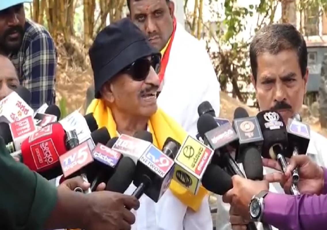 ಸಿದ್ದರಾಮಯ್ಯರನ್ನ ಸಿಎಂ ಸ್ಥಾನದಿಂದ ಇಳಿಸಿದ್ರೆ ರಾಜ್ಯದಲ್ಲಿ ಕ್ರಾಂತಿ ಆಗುತ್ತದೆ: ವಾಟಾಳ್ ನಾಗರಾಜ್ - News Karnataka