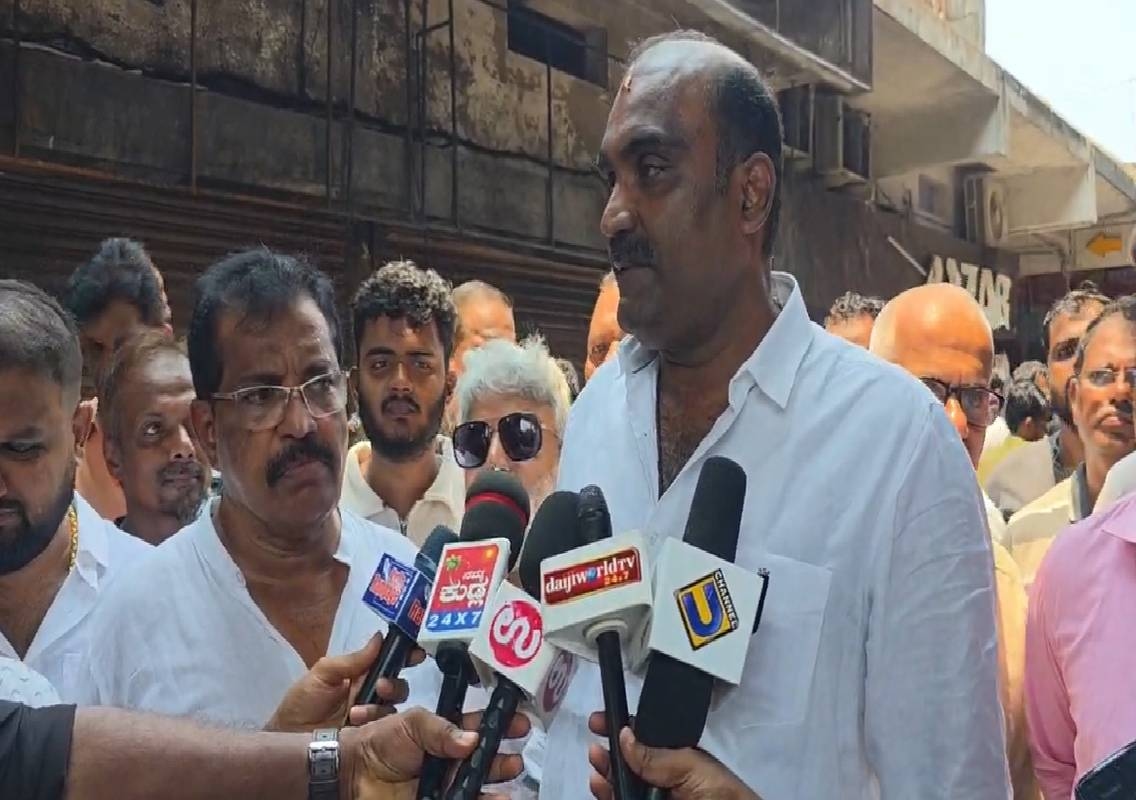 ಉಡುಪಿ: ವಾಣಿಜ್ಯ ಕಟ್ಟಡದಲ್ಲಿ ಅಗ್ನಿ ದುರಂತ ಸಂಭವಿಸಿದ ಸ್ಥಳಕ್ಕೆ ಶಾಸಕ ಯಶ್ಪಾಲ್ ಸುವರ್ಣ ಭೇಟಿ - News Karnataka