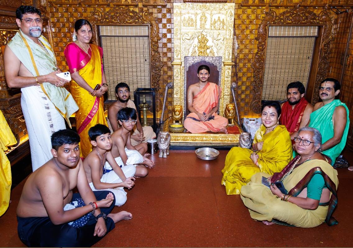 ಉಡುಪಿ ಶ್ರೀಕೃಷ್ಣಮಠಕ್ಕೆ ನಟಿ ತಾರಾ ಅನುರಾಧಾ ಭೇಟಿ - News Karnataka