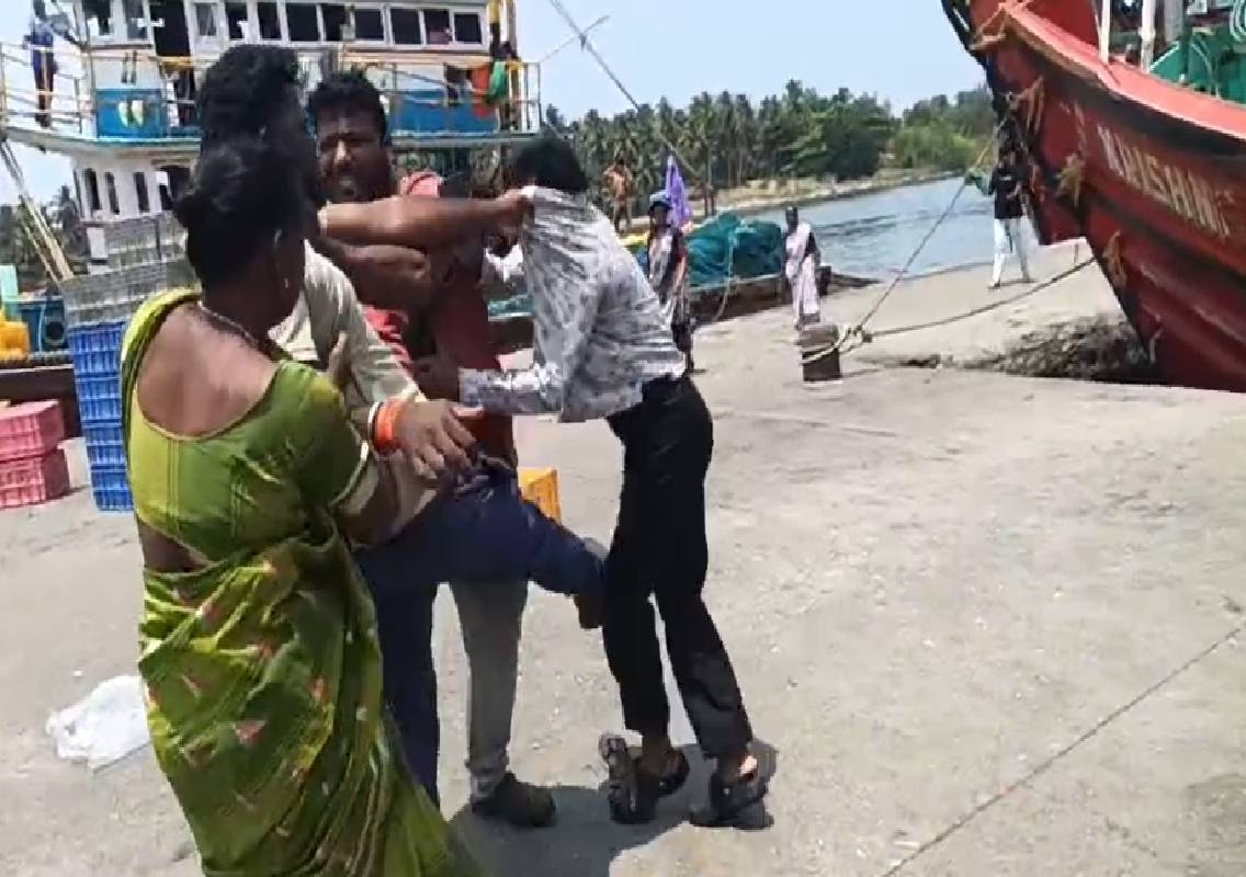 ಮಲ್ಪೆ: ಹಣಕಾಸಿನ ವಿಚಾರಕ್ಕೆ ಸಂಬಂಧಿಸಿ ಮತ್ಸ್ಯೋದ್ಯಮಿಗಳ ಮಧ್ಯೆ ಹೊಡೆದಾಟ - News Karnataka