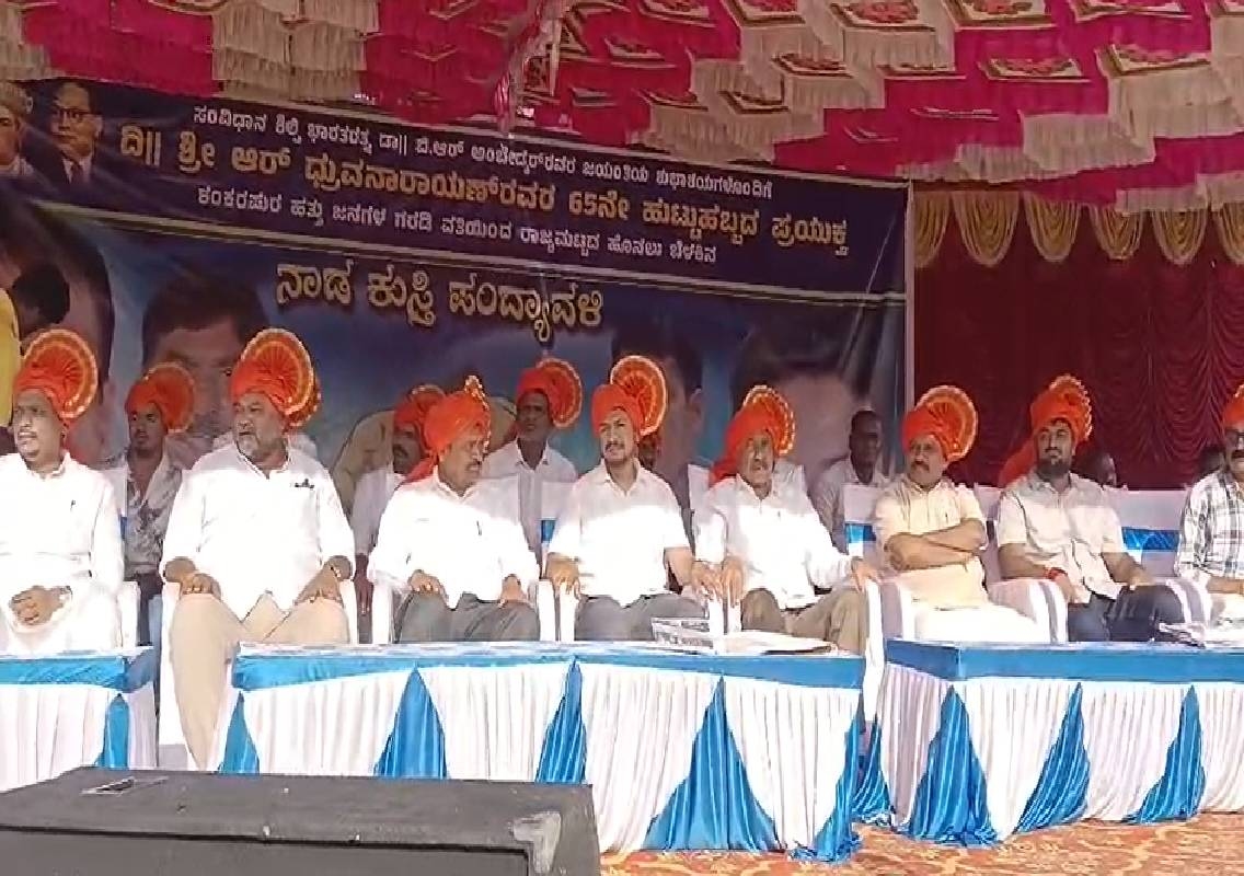 ನಂಜನಗೂಡಿನಲ್ಲಿ ಹೊನಲು ಬೆಳಕಿನ ನಾಡ ಕುಸ್ತಿ ಪಂದ್ಯಾವಳಿಗೆ ಚಾಲನೆ - News Karnataka