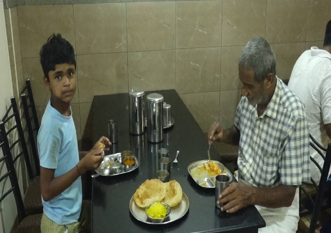 ಮುಂದುವರಿದ ಅಡುಗೆ ಅನಿಲದ ಕೊರತೆ; ಸಂಕಷ್ಟದಲ್ಲಿ ಹೋಟೆಲ್ ಉದ್ಯಮ - News Karnataka