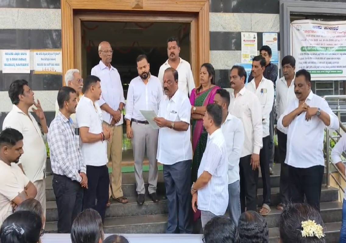 ಕಾಪು: ಕೊಳಚೆ ನೀರು ಶುದ್ಧೀಕರಣ ಘಟಕ (STP) ನಿರ್ಮಾಣ ವಿರೋಧಿಸಿ ಪ್ರತಿಭಟನೆ- ಶಾಸಕರ ಸಾಥ್ - News Karnataka