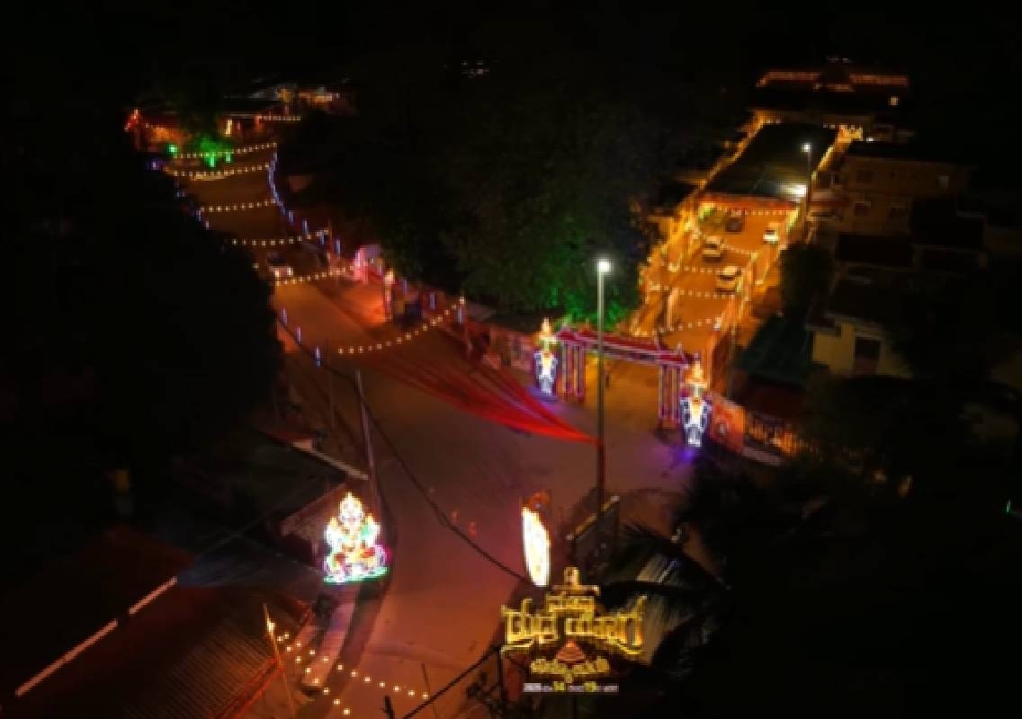ಕೊಡವೂರು ದೇವಸ್ಥಾನದಲ್ಲಿ ಮಹಾರುದ್ರಯಾಗ ಸಂಭ್ರಮ: ಕಣ್ಮನ ಸೆಳೆಯುವ ವಿದ್ಯುತ್ ದೀಪಾಲಂಕಾರ! - News Karnataka