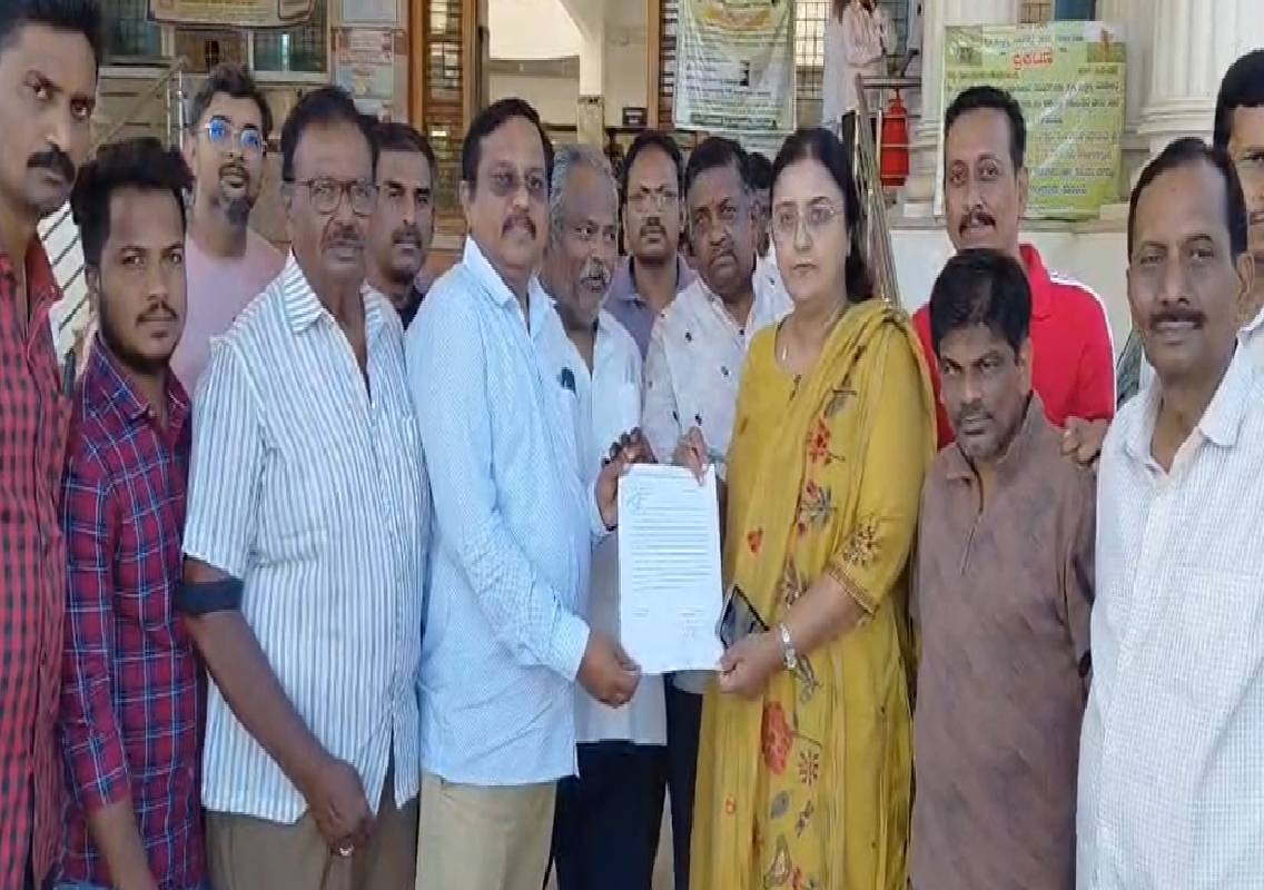 ಆನ್ಲೈನ್ ನಲ್ಲಿ ಔಷಧಿ ಮಾರಾಟ ವಿರೋಧಿಸಿ ವರ್ತಕರ ಪ್ರತಿಭಟನೆ - News Karnataka