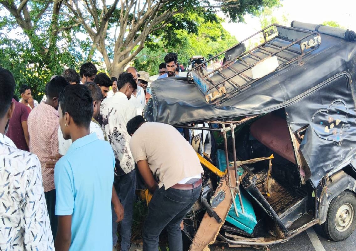 ಕಾರು, ಆಟೋ ಮುಖಾಮುಖಿ ಡಿಕ್ಕಿ: 9 ಮಂದಿಗೆ ಗಂಭೀರ ಗಾಯ - News Karnataka
