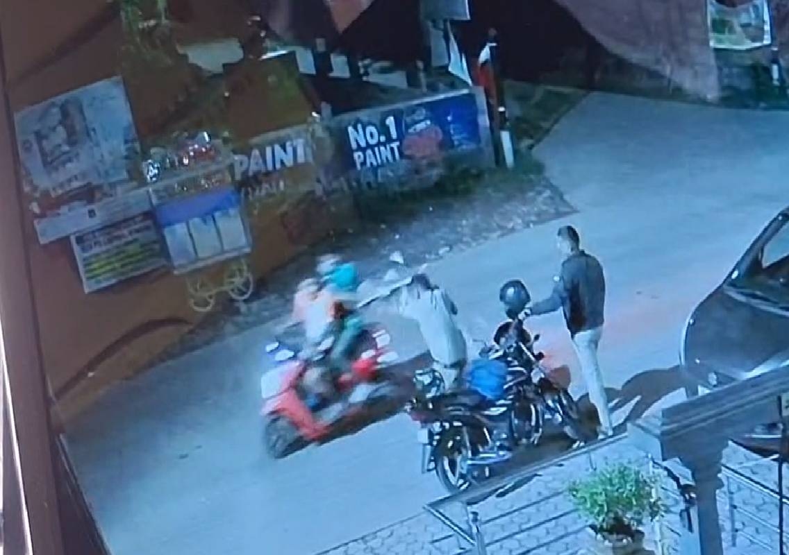 ಮಂಗಳೂರು : ತಡರಾತ್ರಿ ಪೊಲೀಸ್ ಸಿಬ್ಬಂದಿ ಮೇಲೆಯೇ ಪುಂಡರ ಅಟ್ಟಹಾಸ! - News Karnataka