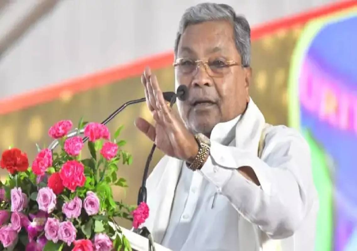 ಮುಖ್ಯಮಂತ್ರಿ ಸ್ಥಾನಕ್ಕೆ ಅಧಿಕೃತವಾಗಿ ರಾಜೀನಾಮೆ ಸಲ್ಲಿಸಿದ ಸಿದ್ದರಾಮಯ್ಯ! - News Karnataka