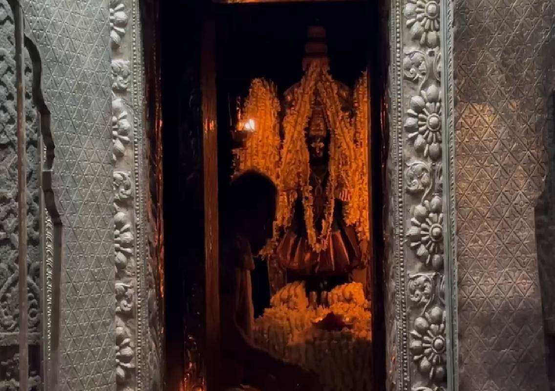 ಡಿಕೆಶಿ ಸಿಎಂ ಆಗಿ ಪ್ರಮಾಣ ವಚನ ಸ್ವೀಕಾರ: ಕನ್ನರ್ಪಾಡಿ ಜಯದುರ್ಗಾ ಪರಮೇಶ್ವರಿ ದೇವರಿಗೆ 136 ಅಟ್ಟೆ ಮಲ್ಲಿಗೆ ಸಮರ್ಪಣೆ - News Karnataka