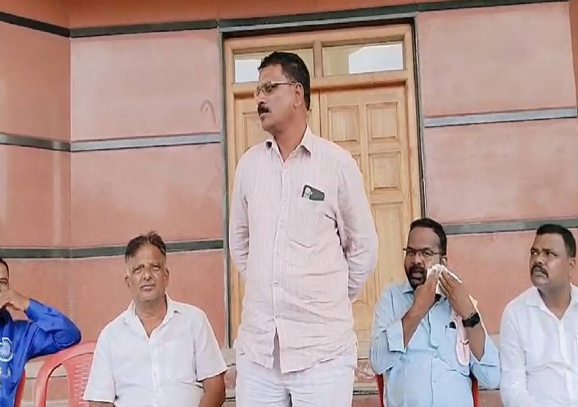ಮೈಸೂರು: ವರುಣ ಕ್ಷೇತ್ರದಲ್ಲಿ ಸಿಡಿದೆದ್ದ ದಲಿತ ಮುಖಂಡರು! - News Karnataka