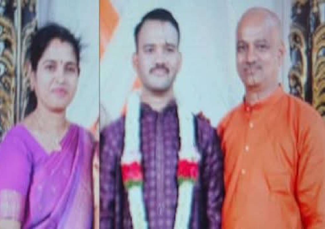ಒಂದೇ ಕುಟುಂಬದ ಮೂವರು ಸಾವು, ಮನೆಯಲ್ಲಿ ತಾಯಿ ಮಗ ಮೃತದೇಹ, ಬಟ್ಟೆ ಅಂಗಡಿಯಲ್ಲಿ ತಂದೆ ನೇಣು ಬಿಗಿದ ಸ್ಥಿತಿಯಲ್ಲಿ ಪತ್ತೆ! - News Karnataka