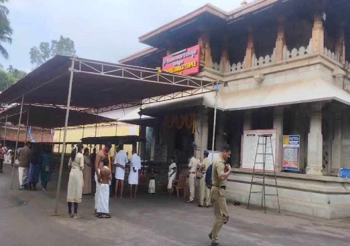 ಕೊಲ್ಲೂರಿಗೆ ತಮಿಳುನಾಡು ಸಿಎಂ ವಿಜಯ್ ಭೇಟಿ ಹಿನ್ನೆಲೆ: ದೇವಸ್ಥಾನದ ಸುತ್ತಮುತ್ತ ಬಿಗಿ ಪೊಲೀಸ್ ಬಂದೋಬಸ್ತ್! - News Karnataka