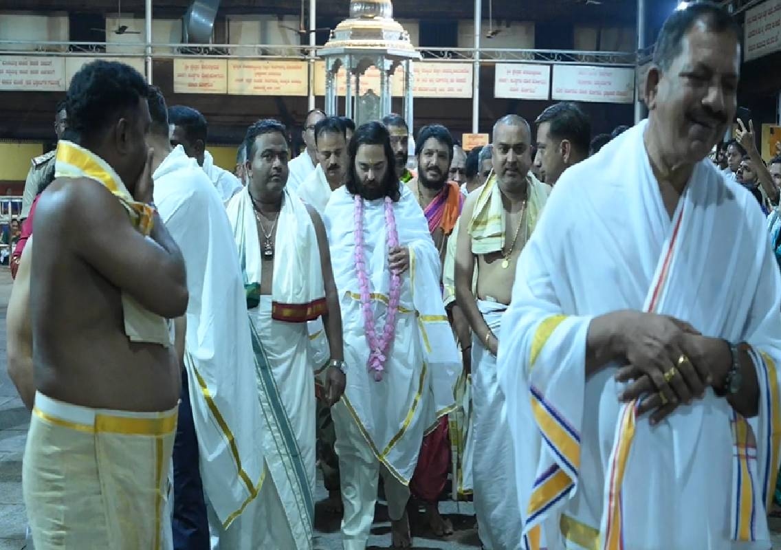 ಕೊಲ್ಲೂರು ಮೂಕಾಂಬಿಕಾ ದೇವಿಯ ದರ್ಶನ ಪಡೆದ ಅನಂತ್ ಅಂಬಾನಿ - News Karnataka
