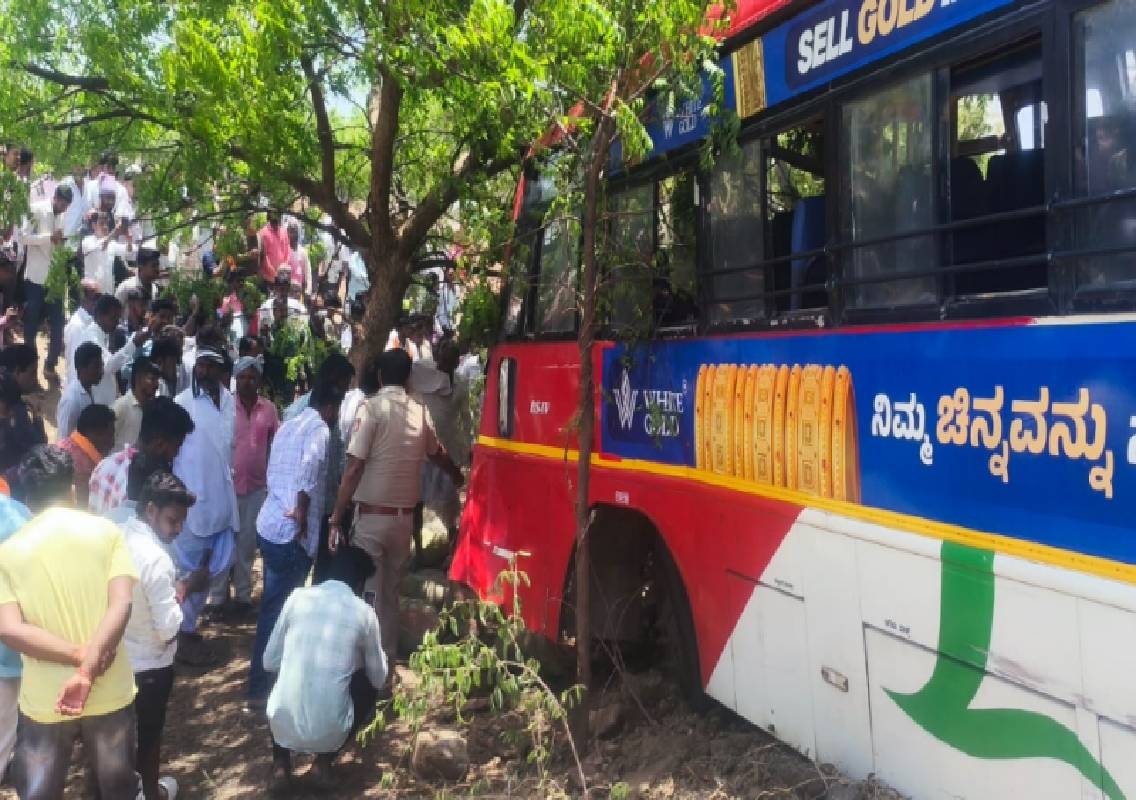 ಟೈರ್ ಬ್ಲಾಸ್ಟ್ ಆಗಿ ಬಸ್ಸಿಗೆ ಟಿಪ್ಪರ್ ಡಿಕ್ಕಿ – ಮೂವರು ಮೃತ್ಯು, 10 ಮಂದಿಗೆ ಗಾಯ! - News Karnataka