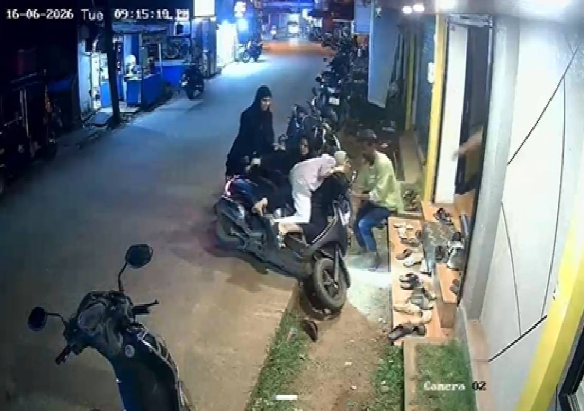 ತೊಕ್ಕೊಟ್ಟು: ಎಬಿಸಿ ಕ್ಲಬ್ ಗೆ ನುಗ್ಗಿದ ನಾಲ್ವರು ಮುಸ್ಲಿಂ ಹುಡುಗಿಯರಿದ್ದ ಸ್ಕೂಟರ್! - News Karnataka
