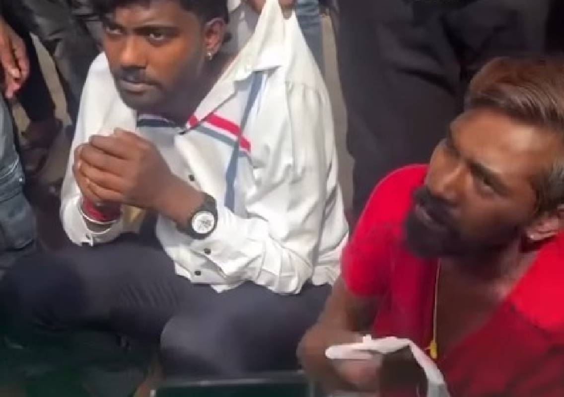 ಬೆಂಗಳೂರು: ಎಟಿಎಂ ಗ್ರಾಹಕರಿಗೆ ವಂಚನೆ ಯತ್ನ – ಇಬ್ಬರು ಖದೀಮರಿಗೆ ಸಾರ್ವಜನಿಕರ ಧರ್ಮದೇಟು - News Karnataka