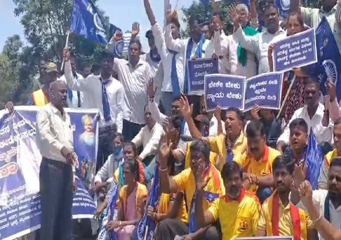 ಮೈಸೂರು ವಿವಿಯ ಕುಲಪತಿಯ ವಿರುದ್ಧ ಸಂಶೋಧನ ವಿದ್ಯಾರ್ಥಿಗಳ ಹಾಗೂ ವಿವಿಧ ಸಂಘಟನೆಗಳಿಂದ ಪ್ರತಿಭಟನೆ! - News Karnataka