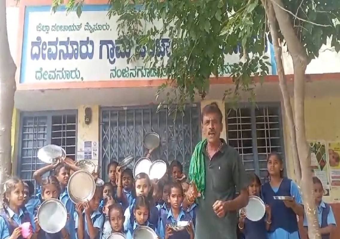 ಕುಡಿಯುವ ನೀರಿಲ್ಲದೆ ಪುಟಾಣಿಗಳ ಪರದಾಟ – ಪಂಚಾಯಿತಿಗೆ ತಟ್ಟೆ ಹಿಡಿದು ಮುತ್ತಿಗೆ! - News Karnataka