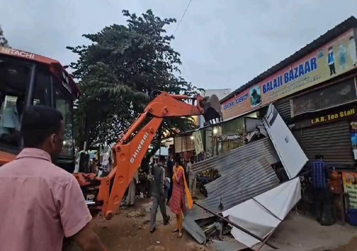 ಮೈಸೂರಿನಲ್ಲಿ ಘರ್ಜಿಸಿದ ಜೆಸಿಬಿ; ಪುಟ್ಬಾತ್ ವ್ಯಾಪಾರಿಗಳಿಗೆ ಶಾಕ್! - News Karnataka