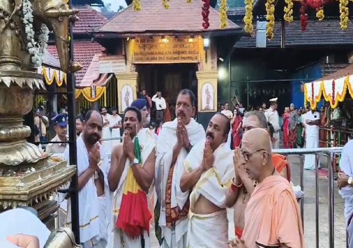 ಕೇರಳ ಸಿಎಂ ವಿ.ಡಿ. ಸತೀಶನ್ ಕೊಲ್ಲೂರು ಮೂಕಾಂಬಿಕಾ ಕ್ಷೇತ್ರಕ್ಕೆ ಭೇಟಿ! - News Karnataka