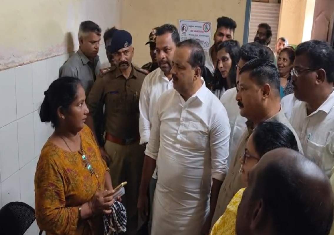 ಉಡುಪಿ ಜಿಲ್ಲಾಸ್ಪತ್ರೆಗೆ ಸಚಿವ ಯು.ಟಿ ಖಾದರ್ ದಿಢೀರ್ ಭೇಟಿ - News Karnataka