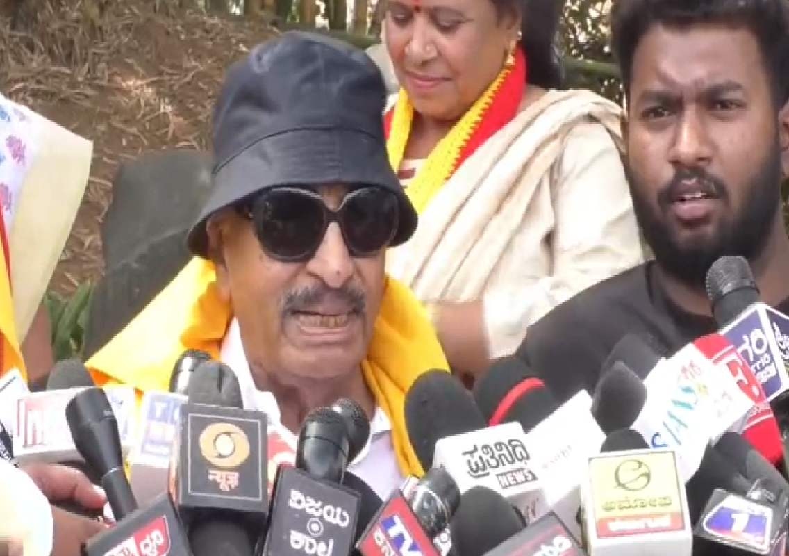 ದಸರಾದಲ್ಲಿ ಕಂಬಳ ವಿರೋಧಿಸಿ ಕನ್ನಡ ಹೋರಾಟಗಾರ ವಾಟಾಳ್ ನಾಗರಾಜ್ ಪ್ರತಿಭಟನೆ! - News Karnataka