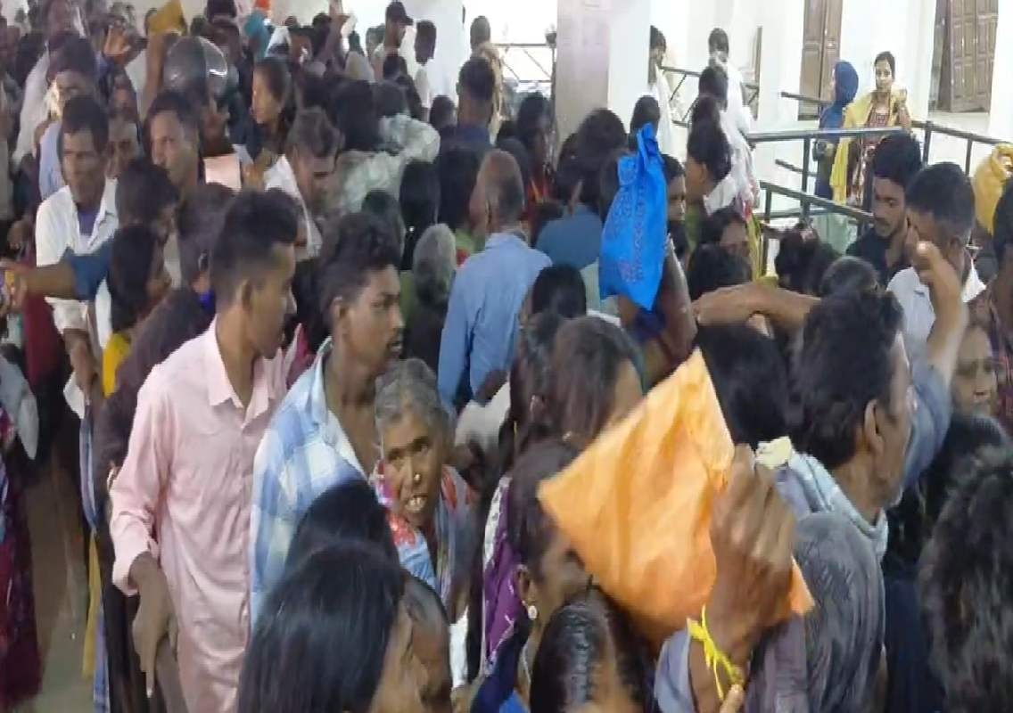 ನಾಡಕಛೇರಿಯಲ್ಲಿ ಜನಜಾತ್ರೆ: ಜಾತಿ ಮತ್ತು ಆದಾಯ ಪ್ರಮಾಣ ಪತ್ರಕ್ಕಾಗಿ ಪರದಾಟ - News Karnataka