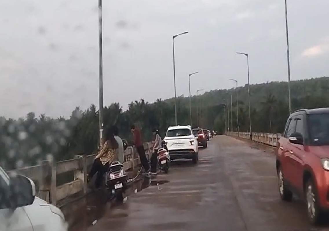 ಮಣಿಪಾಲ: ಶೀಂಬ್ರಾ ಸೇತುವೆ ಪುಂಡುಪೋಕರಿಗಳ ತಾಣ- ಸಾರ್ವಜನಿಕರ ಆರೋಪ - News Karnataka