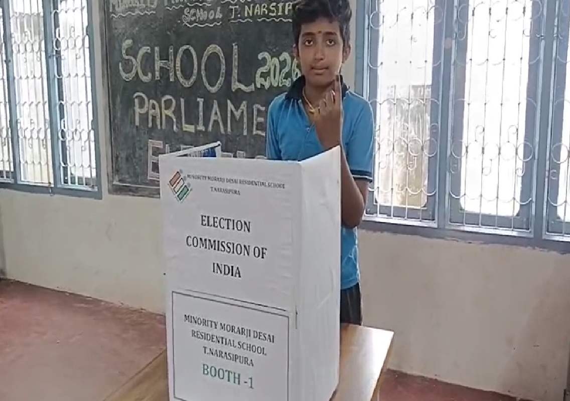 "ಶಾಲಾ ಸಂಸತ್ತು" ಮೂಲಕ ಪ್ರಜಾಪ್ರಭುತ್ವದ ಪಾಠ – ಶೇ.97% ಮತದಾನ, ಮೊಬೈಲ್ ಇವಿಎಂನಲ್ಲಿ ಮತ - News Karnataka
