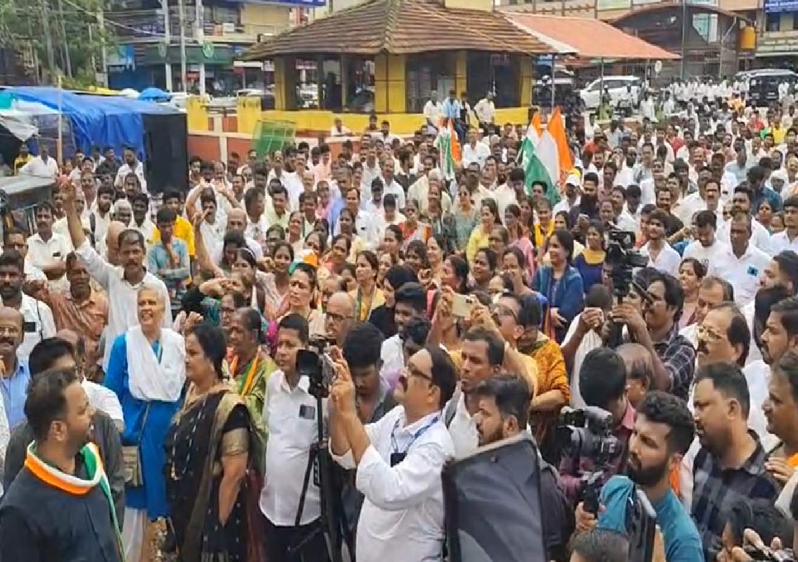 ರಾಹುಲ್ ಗಾಂಧಿ ವಿರುದ್ಧದ ದ್ವೇಷ ಭಾಷಣ ಖಂಡಿಸಿ ಕಾಂಗ್ರೆಸ್ ಪ್ರತಿಭಟನೆ; ಶಾಸಕ ಯಶ್ ಪಾಲ್ ವಿರುದ್ಧ ಆಕ್ರೋಶ - News Karnataka