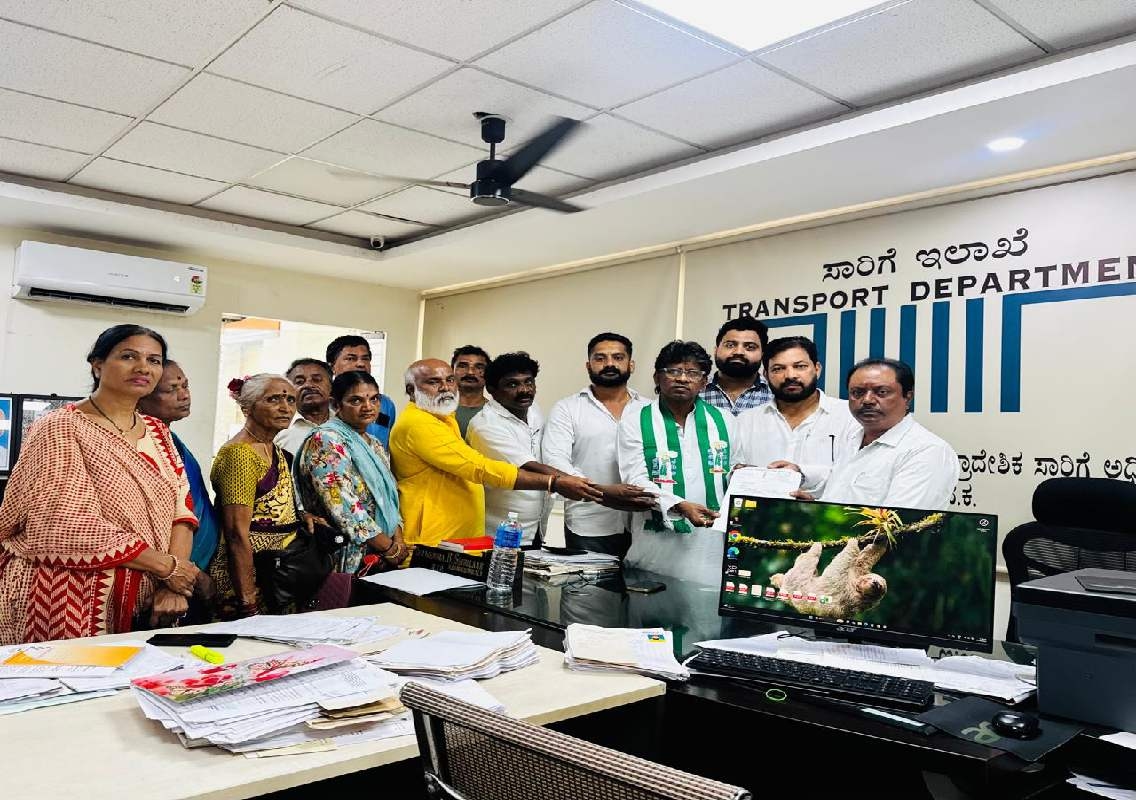 ಶಾಲಾ ವಾಹನಗಳಲ್ಲಿ ಸುರಕ್ಷತಾ ನಿಯಮಗಳ ಕಟ್ಟುನಿಟ್ಟಿನ ಅನುಷ್ಠಾನ, ಅಧಿಕ ಪ್ರಯಾಣಿಕರ ಸಾಗಣೆಗೆ ತಡೆ ಮತ್ತು ಸುರಕ್ಷತಾ ತಪಾಸಣೆ ನಡೆಸುವ ಕುರಿತು ಜೆಡಿಎಸ್ ಪಕ್ಷ ದ. ಕ ಜಿಲ್ಲೆಯಿಂದ ಮನವಿ - News Karnataka