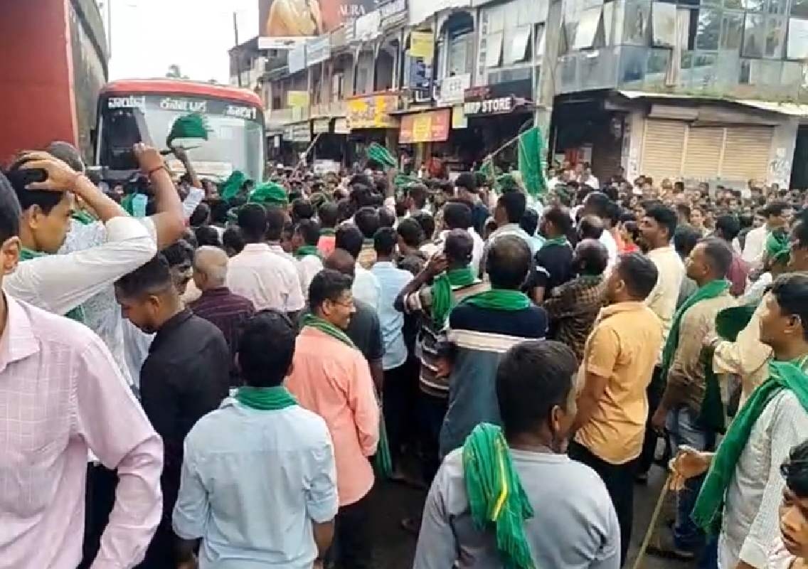 ಬೈಂದೂರಿನಲ್ಲಿ ರೈತರ ಬೃಹತ್ ಪ್ರತಿಭಟನೆ: ಎಂಟು ಗ್ರಾಮಗಳನ್ನು ಪಟ್ಟಣ ಪಂಚಾಯಿತಿ ವ್ಯಾಪ್ತಿಯಿಂದ ಕೈಬಿಡಲು ಆಗ್ರಹ - News Karnataka
