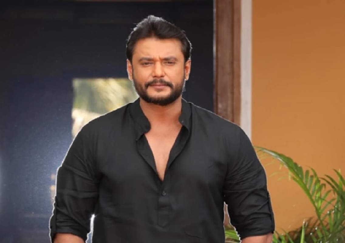 ರೇಣುಕಾಸ್ವಾಮಿ ಜನನಾಂಗಕ್ಕೆ ಒದ್ದು, ಆತನ ಎದೆ ಮೇಲೆ ಎರಡೂಕಾಲಿಟ್ಟು ನಿಂತಿದ್ರಂತೆ ದರ್ಶನ್! - News Karnataka