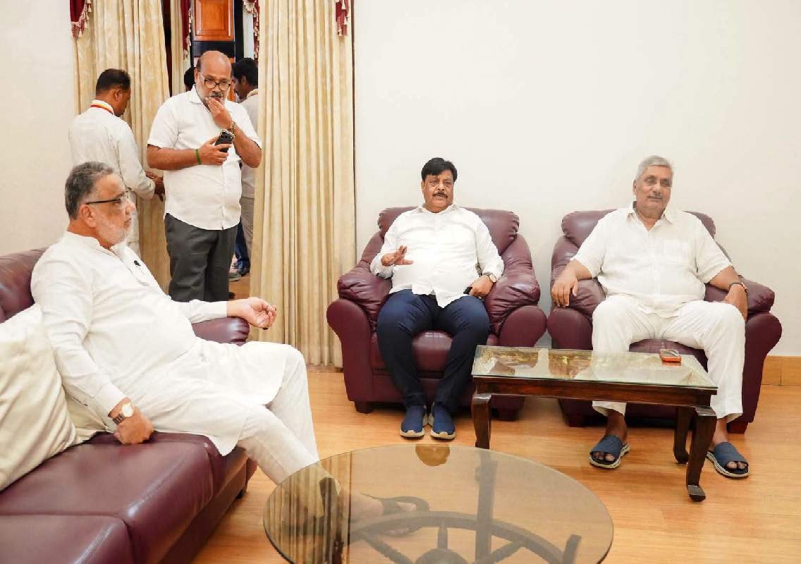 ಕಾಂಗ್ರೆಸ್ ನಲ್ಲಿ ಸಚಿವ ಸಂಪುಟ ವಿಚಾರದಲ್ಲಿ ಅಸಮಾಧಾನ ವಿಚಾರ; ಮೈಸೂರಿನಲ್ಲಿ ಹಿರಿಯ ನಾಯಕರ ಸಭೆ - News Karnataka