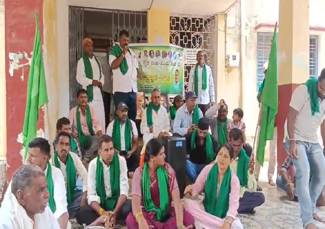 ತಮಿಳುನಾಡಿಗೆ ನೀರು ಹರಿಸುವುದನ್ನು ಖಂಡಿಸಿ ರೈತ ಸಂಘದ ಬೃಹತ್ ಪ್ರತಿಭಟನೆ - News Karnataka