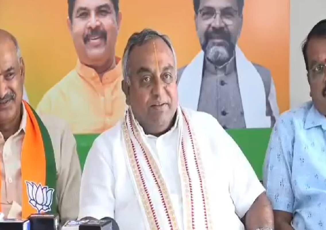 ಮತ ಉಳಿಸಿಕೊಳ್ಳುವ ಜವಾಬ್ದಾರಿ ನಿಮಗೂ ಇರಬೇಕಲ್ವಾ…? ಪ್ರಕಾಶ್ ರಾಜ್ ಗೆ ಶಾಸಕ ಶ್ರೀವತ್ಸ ತಿರುಗೇಟು! - News Karnataka