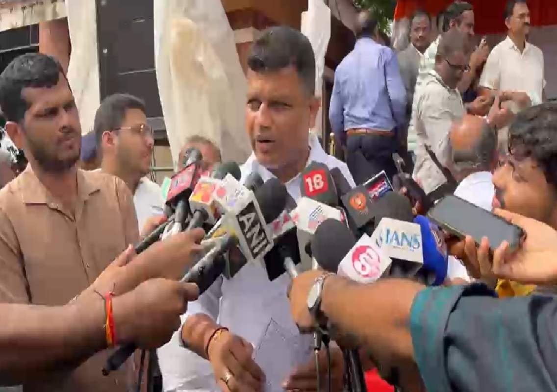 ಜಮೀರ್ ಅಹಮದ್ ಖಾನ್ ರನ್ನು ಸಂಪುಟದಿಂದ ವಜಾ ಮಾಡಿ: ಕ್ಯಾಪ್ಟನ್ ಬ್ರಿಜೇಶ್ ಚೌಟ ಆಗ್ರಹ - News Karnataka