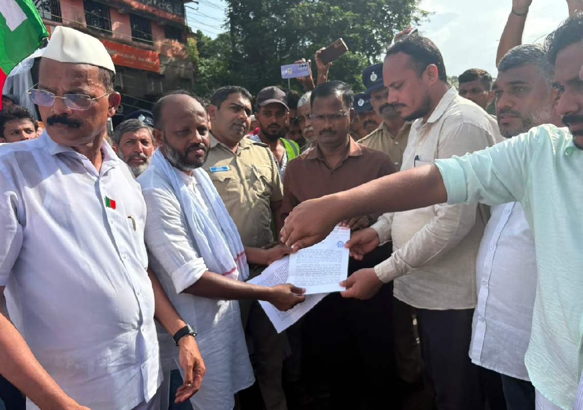 ಬ್ರಹ್ಮರ ಕೊಟ್ಲು ಟೋಲ್ ಗೇಟನ್ನು ತೆರವುಗೊಳಿಸಬೇಕೆಂದು ಒತ್ತಾಯಿಸಿ ಎಸ್ ಡಿ ಪಿ ಐ ಪಕ್ಷದಿಂದ ಪ್ರತಿಭಟನೆ - News Karnataka