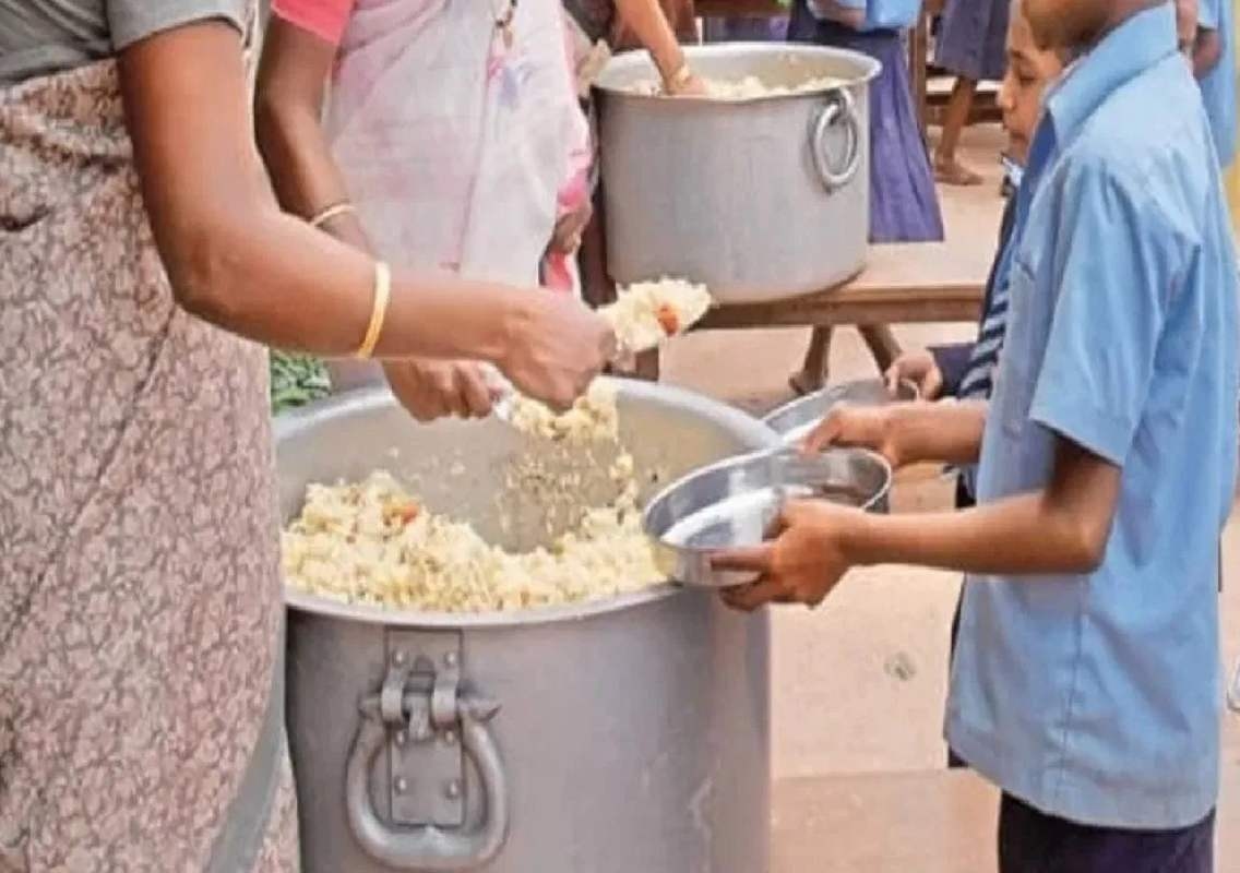 ಬಿಹಾರ: ಬಿಸಿಯೂಟದಲ್ಲಿ ಉಪ್ಪಿನ ಬದಲು ಡಿಟರ್ಜೆಂಟ್ ಪೌಡರ್ ಬಳಕೆ: 36 ವಿದ್ಯಾರ್ಥಿನಿಯರು ಅಸ್ವಸ್ಥ - News Karnataka