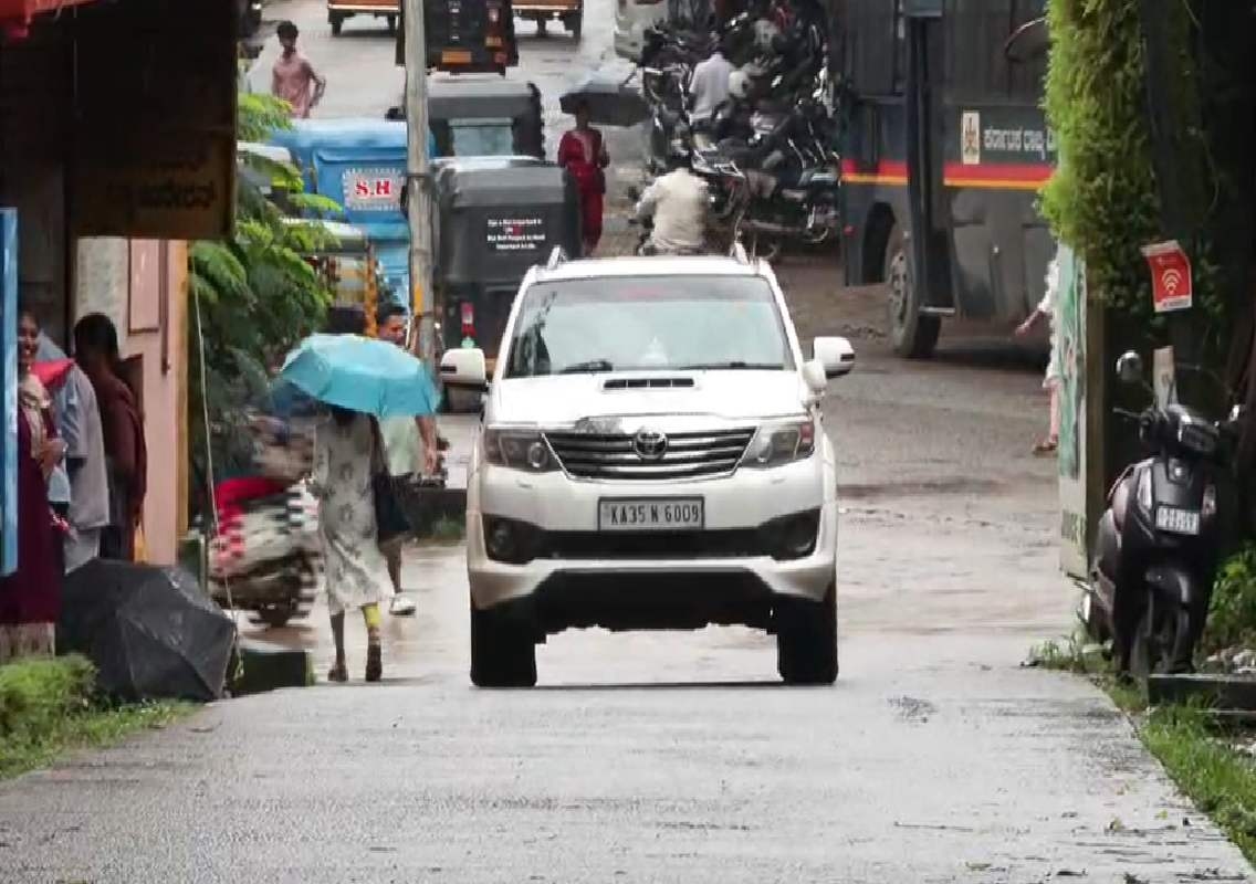 ಕಸ ಗುಡಿಸುವ ಕೈಯಲ್ಲಿ ಐಷರಾಮಿ ಕಾರು: 30 ವರ್ಷಗಳ ದುಡಿಮೆ, ಸೈಕಲ್ನಿಂದ ಕಾರಿನವರೆಗೆ ಪೌರಕಾರ್ಮಿಕ ‘ಸೇಸಪ್ಪ'ರ ಯಶೋಗಾಥೆ! - News Karnataka